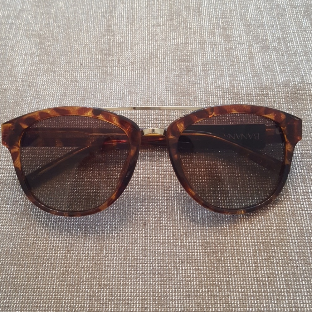 BANANA REPUBLIC Sunglasses